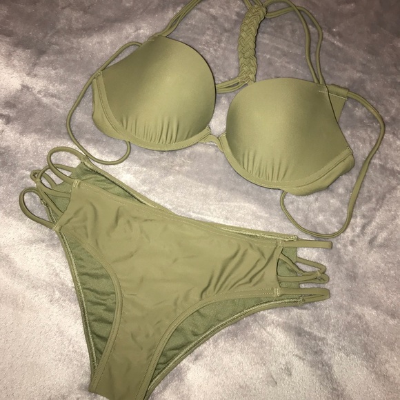 hollister bathing suits canada